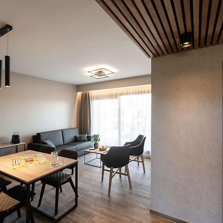Boussu-lez-Walcourt Golden Lakes Hotel מראה חיצוני תמונה