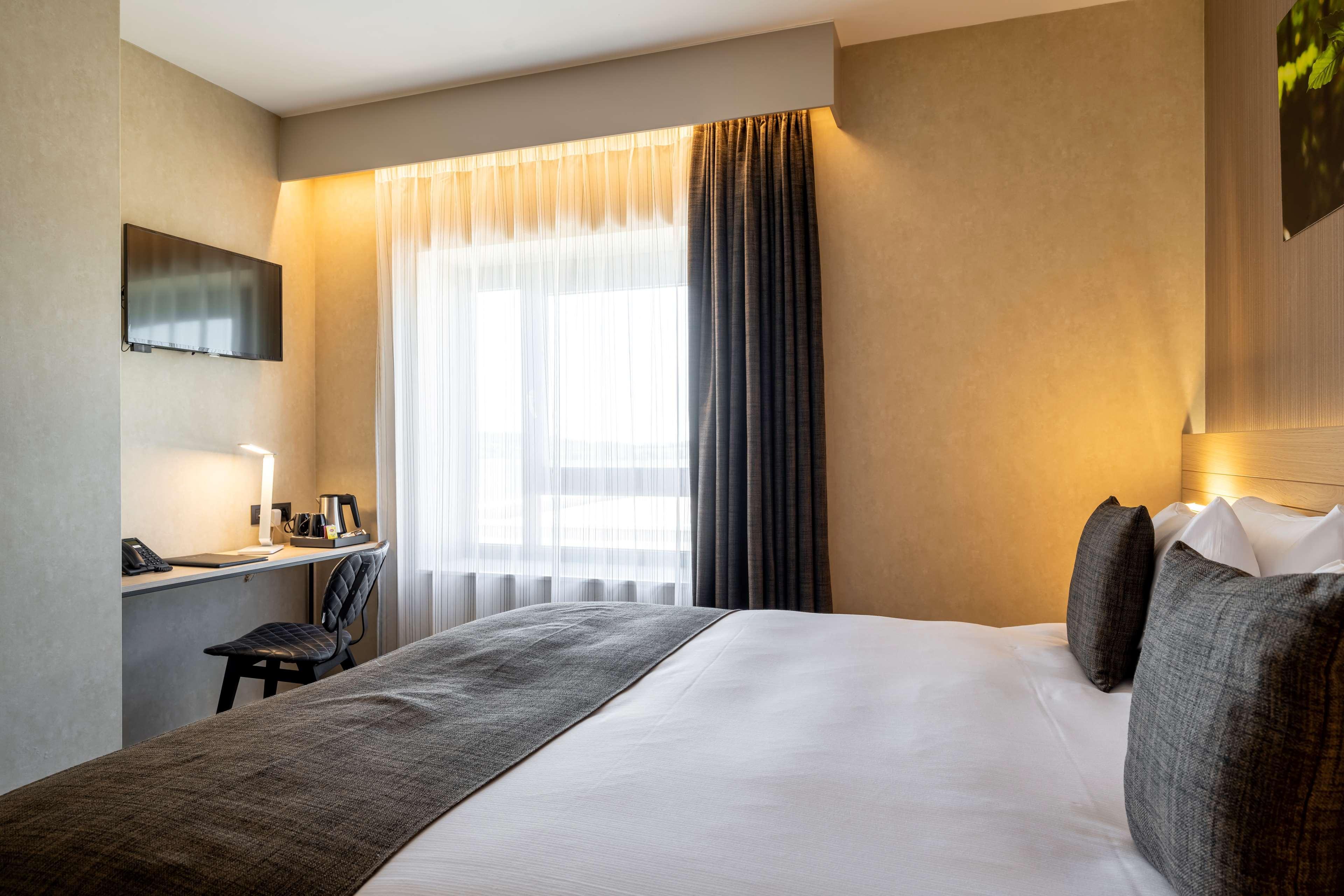 Boussu-lez-Walcourt Golden Lakes Hotel מראה חיצוני תמונה