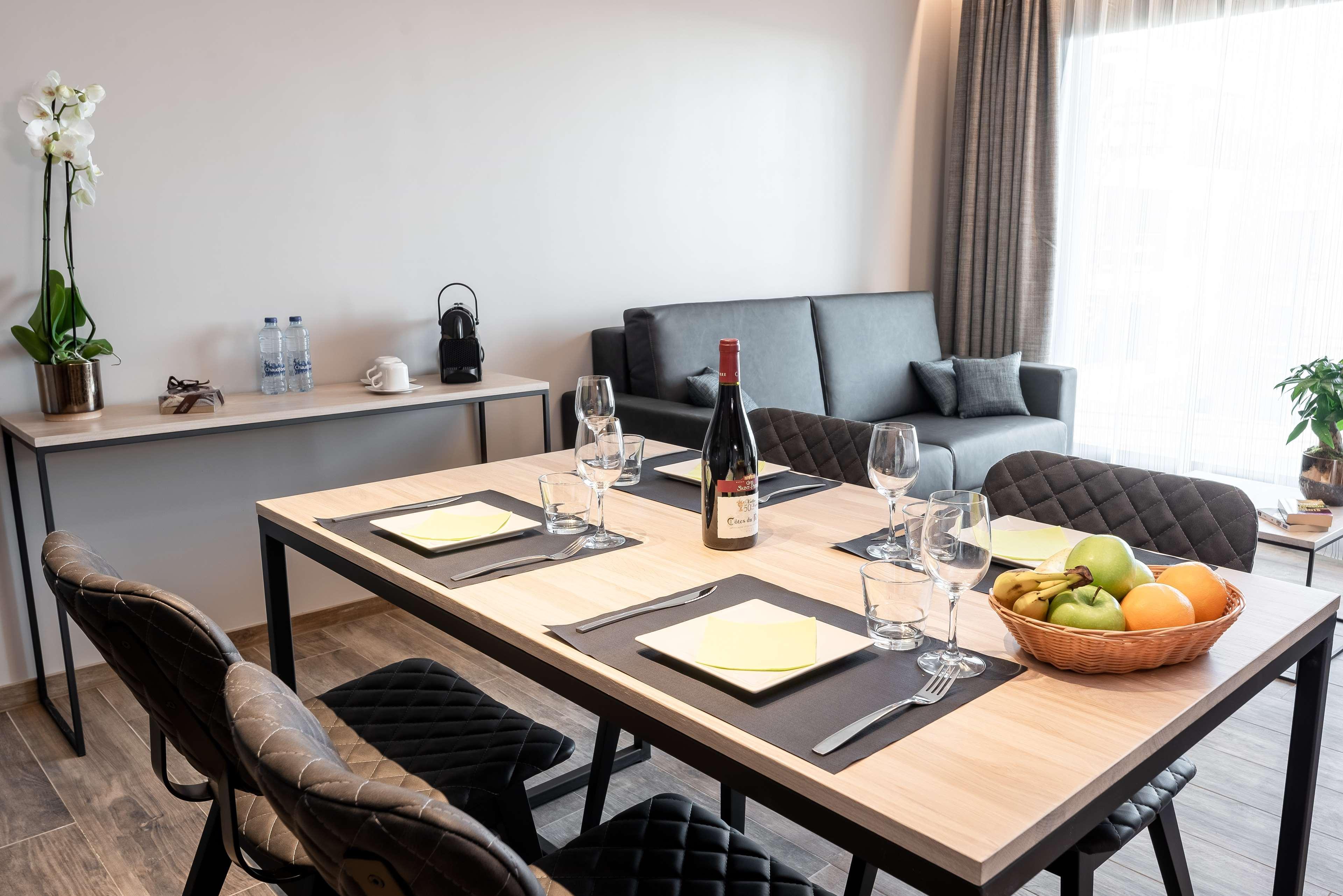 Boussu-lez-Walcourt Golden Lakes Hotel מראה חיצוני תמונה