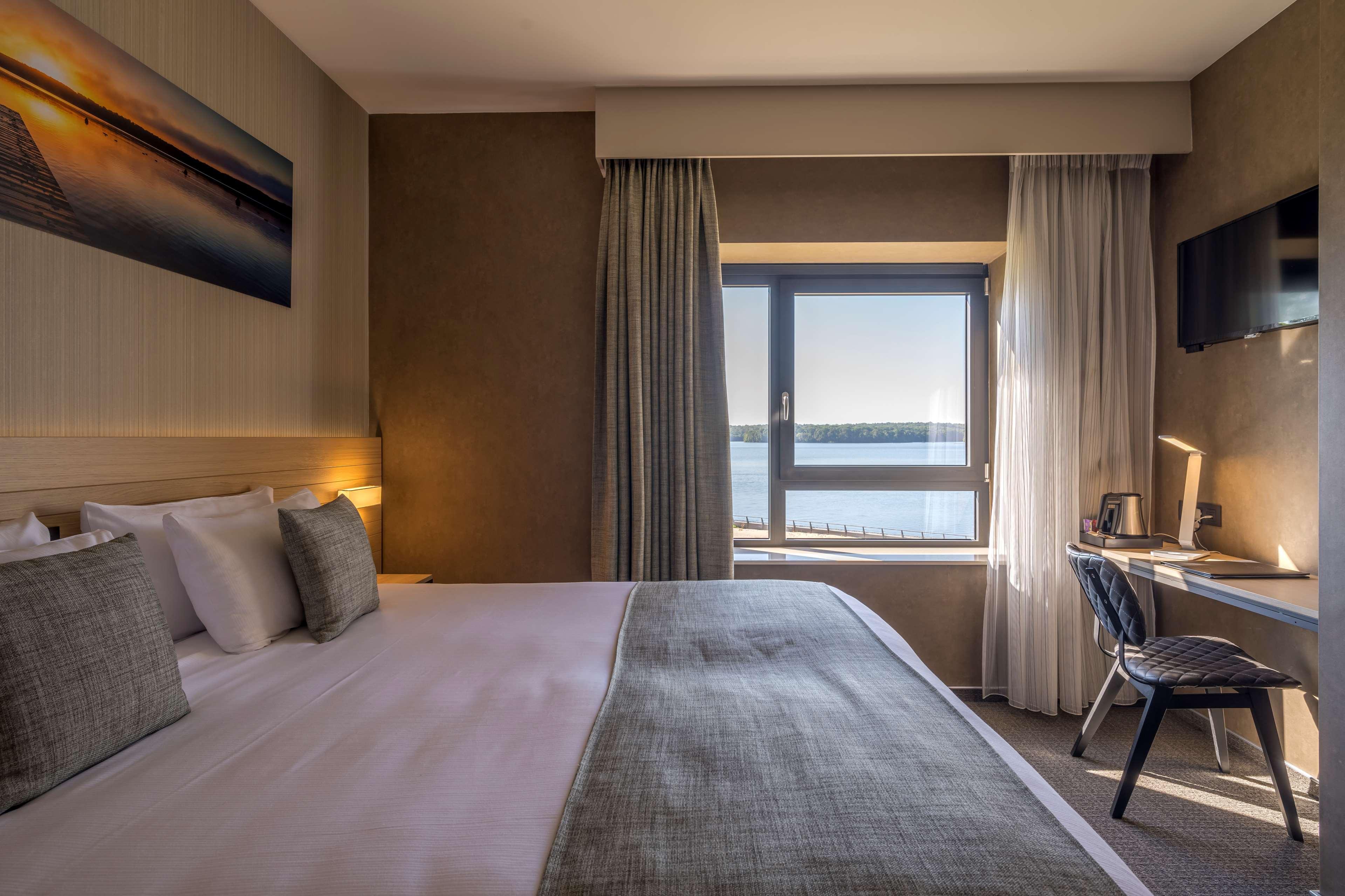 Boussu-lez-Walcourt Golden Lakes Hotel מראה חיצוני תמונה