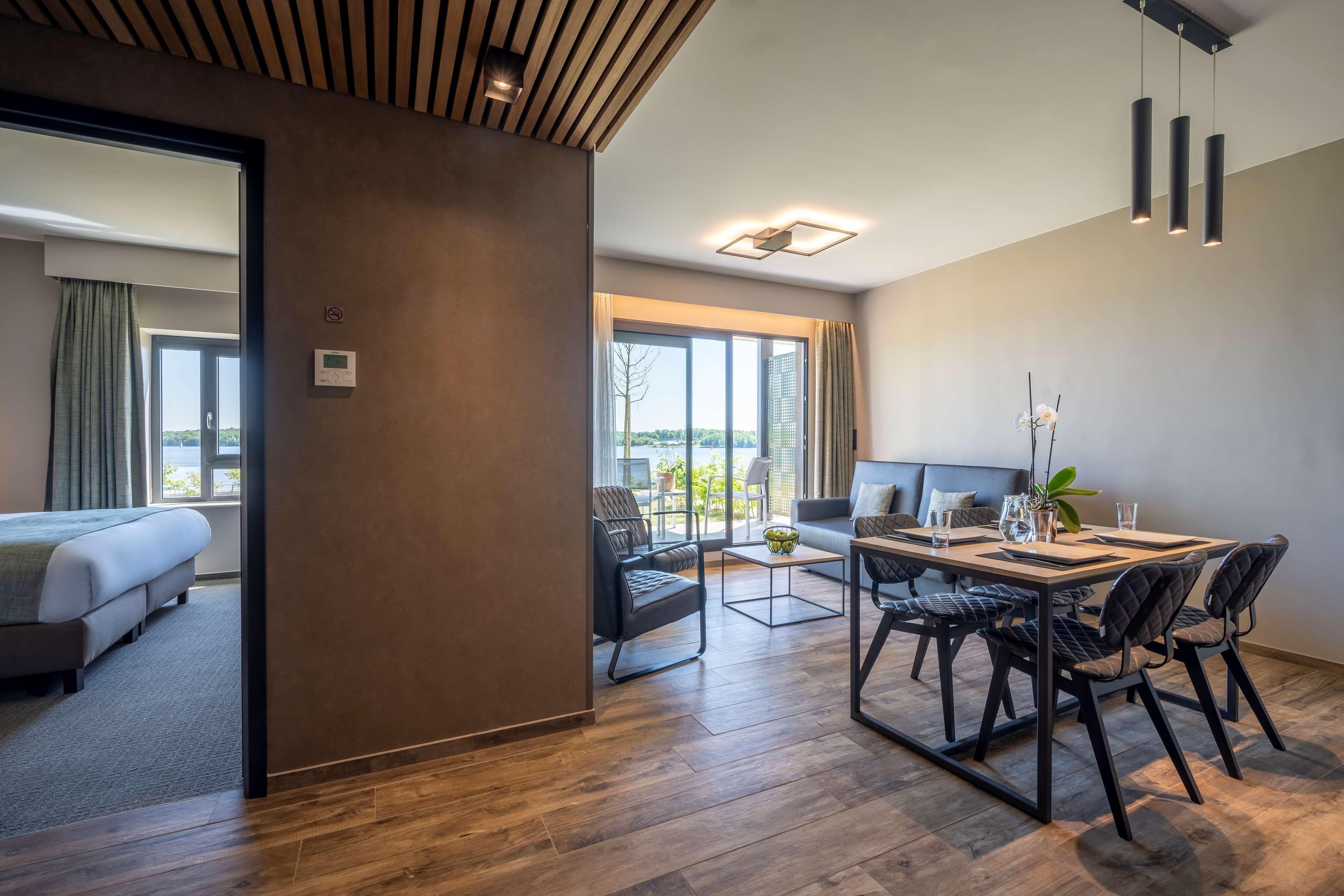 Boussu-lez-Walcourt Golden Lakes Hotel מראה חיצוני תמונה